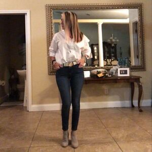 Rachel Hollis Ltd.Woven White Top w/ Sleeve Detail